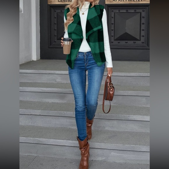 Cozy Buffalo plaid open front vest - Picture 8 of 15